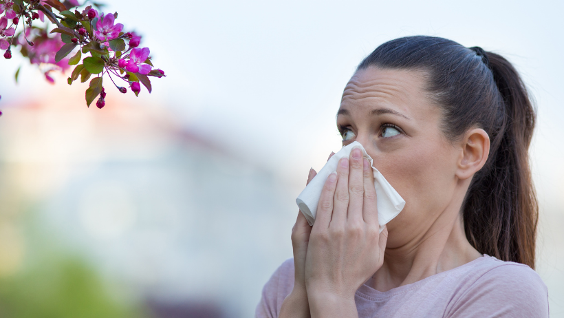 Tabac et allergies printanières : quand la cigarette complique la saison des pollens